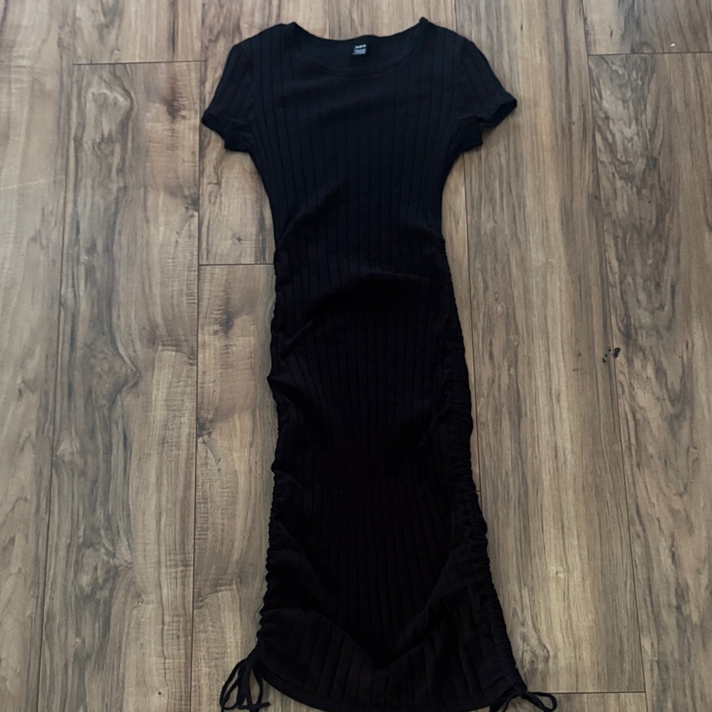 SHEIN‎ Black Ribbed Short-Sleeve Midi Dress with Side Ruching